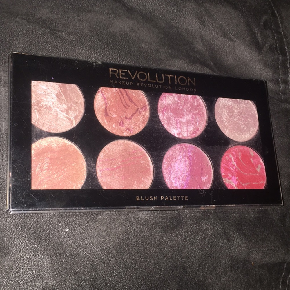Makeup Revolution blush/highlight palette